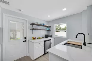 4000 46th St N, Saint Petersburg, FL 33714 - Photo 10