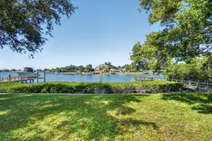 2278 Kings Point Dr, Largo, FL 33774 - Photo 22