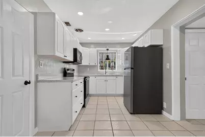 10840 50th Avenue N, Saint Petersburg, FL 33708 - Photo 10