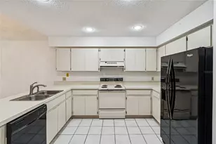 23227 Club Villas Dr, Land O Lakes, FL 34639 - Photo 14