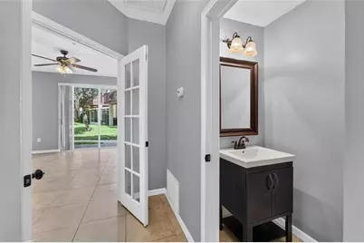 3186 Bayshore Oaks Drive, Tampa, FL 33611 - Photo 12