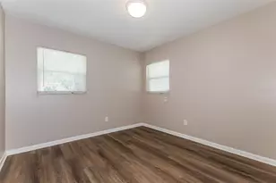 7602 Pine Hill Dr, Tampa, FL 33617 - Photo 12