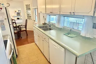 2000 E Bay Dr, Largo, FL 33771 - Photo 12