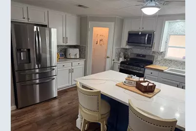 109 N Saint Thomas Circle, Apollo Beach, FL 33572 - Photo 2