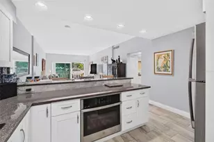 1200 N Shore Dr NE, Saint Petersburg, FL 33701 - Photo 6