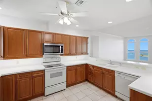 288 Beach Dr NE, Saint Petersburg, FL 33701 - Photo 10