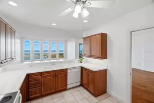 288 Beach Dr NE, Saint Petersburg, FL 33701 - Photo 12