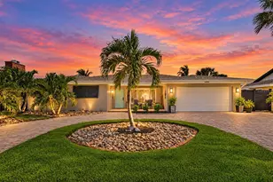 2480 East Bay Isle Dr SE, Saint Petersburg, FL 33705 - Photo 2