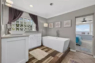 2480 East Bay Isle Dr SE, Saint Petersburg, FL 33705 - Photo 28