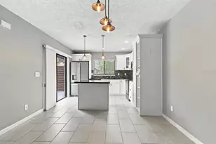 15431 W Pond Woods Dr, Tampa, FL 33618 - Photo 12