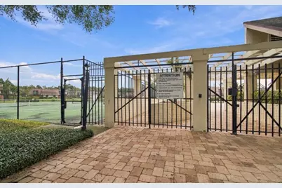 15431 W Pond Woods Drive #15431, Tampa, FL 33618 - Photo 54