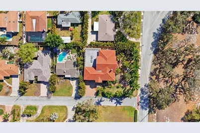 303 Sunny Lane, Belleair, FL 33756 - Photo 12