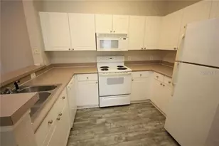 9401 Crescent Loop Cir, Tampa, FL 33619 - Photo 6
