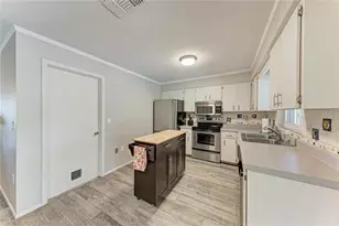 1903 Colleen St, Sarasota, FL 34231 - Photo 4