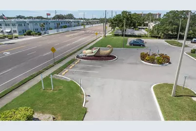 5501 80th Street N #303, Saint Petersburg, FL 33709 - Photo 2