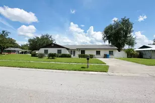 815 Bishop Pl, Seffner, FL 33584 - Photo 1