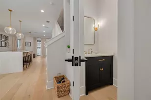 233 8th St N, Saint Petersburg, FL 33701 - Photo 18
