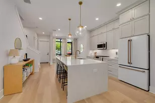 233 8th St N, Saint Petersburg, FL 33701 - Photo 6