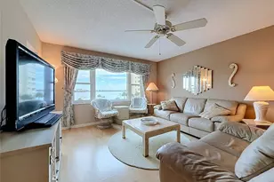 4550 Cove Cir, Saint Petersburg, FL 33708 - Photo 16
