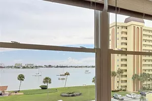 4550 Cove Cir, Saint Petersburg, FL 33708 - Photo 2