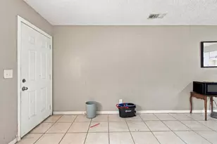 1504 E Poinsettia Ave, Tampa, FL 33612 - Photo 4