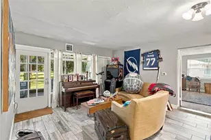 10803 N Oregon Cir, Tampa, FL 33612 - Photo 4