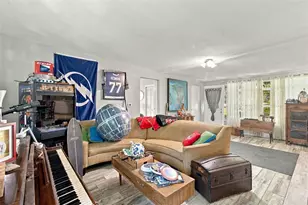 10803 N Oregon Cir, Tampa, FL 33612 - Photo 6