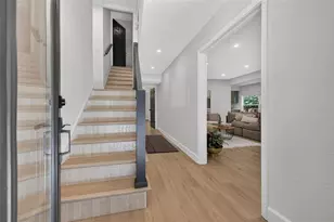 911 29th St N, Saint Petersburg, FL 33713 - Photo 4