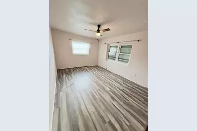 10613 Lake Vista Drive, Seminole, FL 33772 - Photo 12