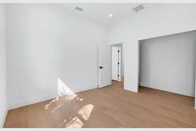 4365 Iris Street N, Saint Petersburg, FL 33714 - Photo 6