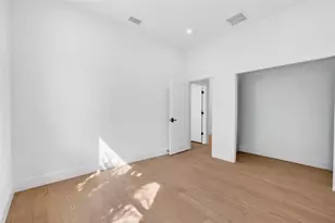 4365 Iris St N, Saint Petersburg, FL 33714 - Photo 6