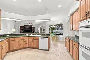 2103 Boot Lake Cir, Tampa, FL 33612 - Photo 12