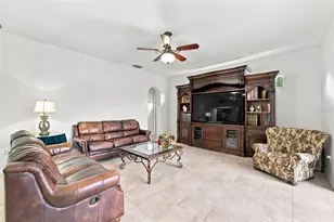 2103 Boot Lake Cir, Tampa, FL 33612 - Photo 10