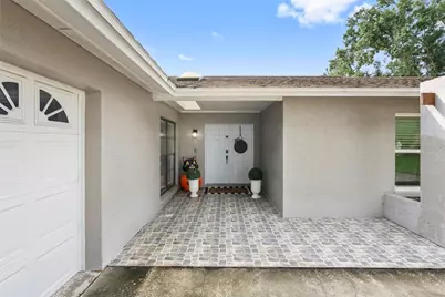 4010 Braesgate Lane, Tampa, FL 33624 - Photo 2