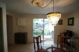145 NE Lincoln Cir N, Saint Petersburg, FL 33702 - Photo 18