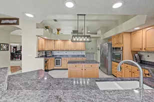 5109 Sylvan Oaks Dr, Valrico, FL 33596 - Photo 18