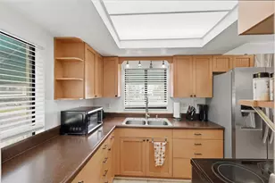 325 Island Way, Clearwater Beach, FL 33767 - Photo 10