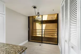 2775 Kipps Colony Dr S, Saint Petersburg, FL 33707 - Photo 10
