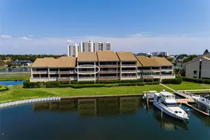 2775 Kipps Colony Dr S, Saint Petersburg, FL 33707 - Photo 46