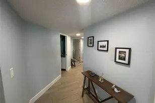 2775 Kipps Colony Dr S, Saint Petersburg, FL 33707 - Photo 6