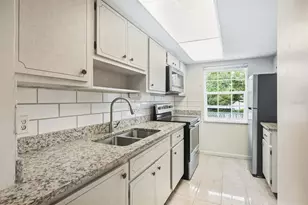 300 Clyde Ln, Dunedin, FL 34698 - Photo 10