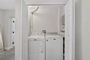 9043 2nd St N, Saint Petersburg, FL 33702 - Photo 28
