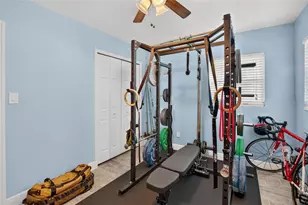 9043 2nd St N, Saint Petersburg, FL 33702 - Photo 38