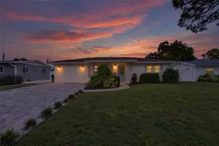 9043 2nd St N, Saint Petersburg, FL 33702 - Photo 2