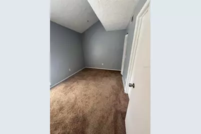 9459 Forest Hills Circle, Tampa, FL 33612 - Photo 6