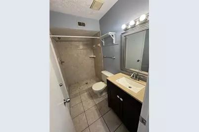 9459 Forest Hills Circle, Tampa, FL 33612 - Photo 8
