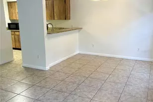 9459 Forest Hills Cir, Tampa, FL 33612 - Photo 6
