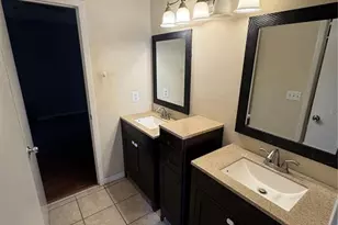 9459 Forest Hills Cir, Tampa, FL 33612 - Photo 12