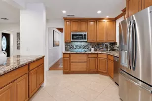 2818 Springdell Cir, Valrico, FL 33596 - Photo 12