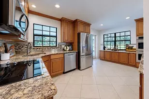 2818 Springdell Cir, Valrico, FL 33596 - Photo 8